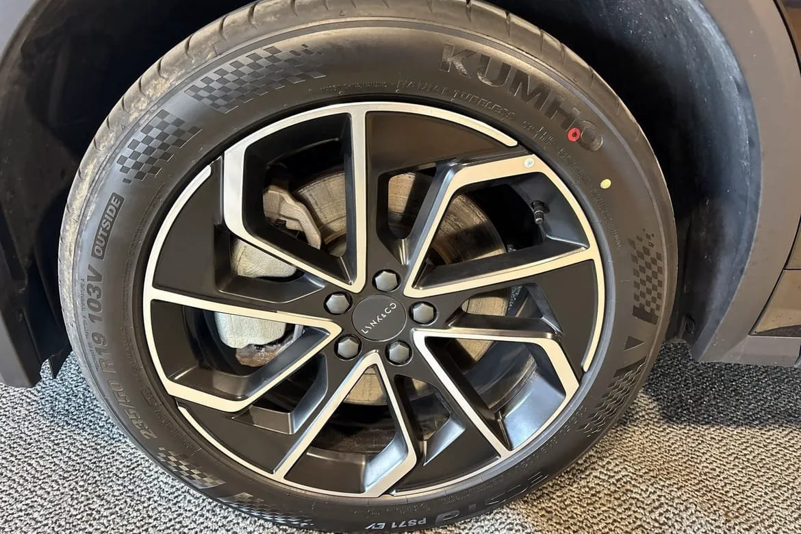 Vehicle image 19