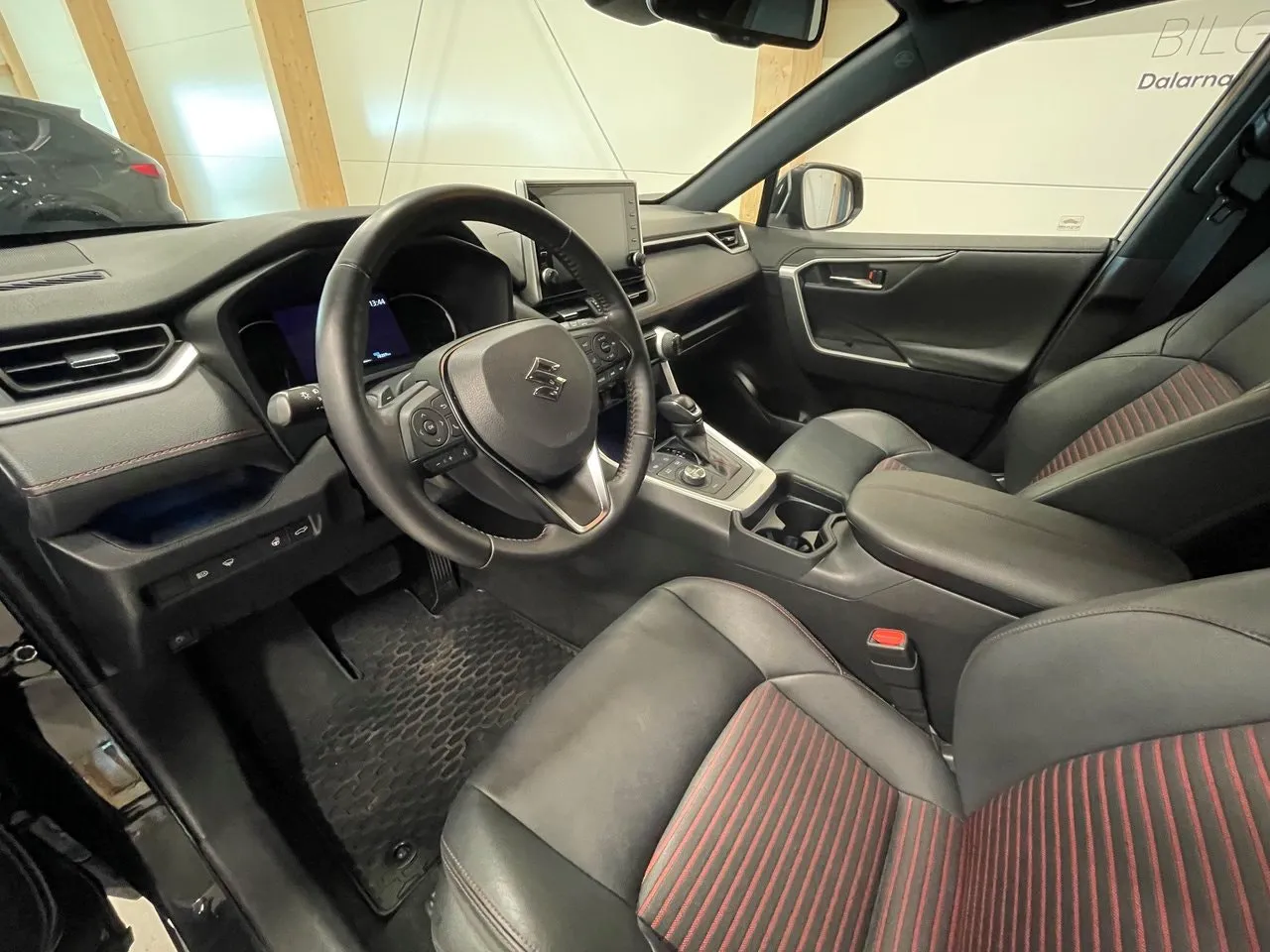 Vehicle image 10