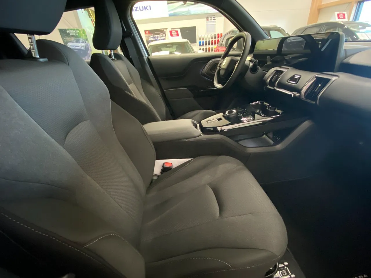 Vehicle image 16