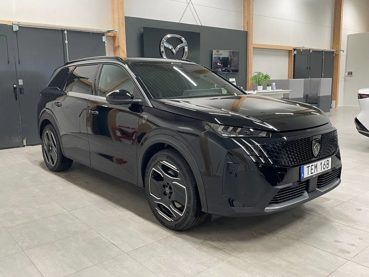 Vehicle image 4