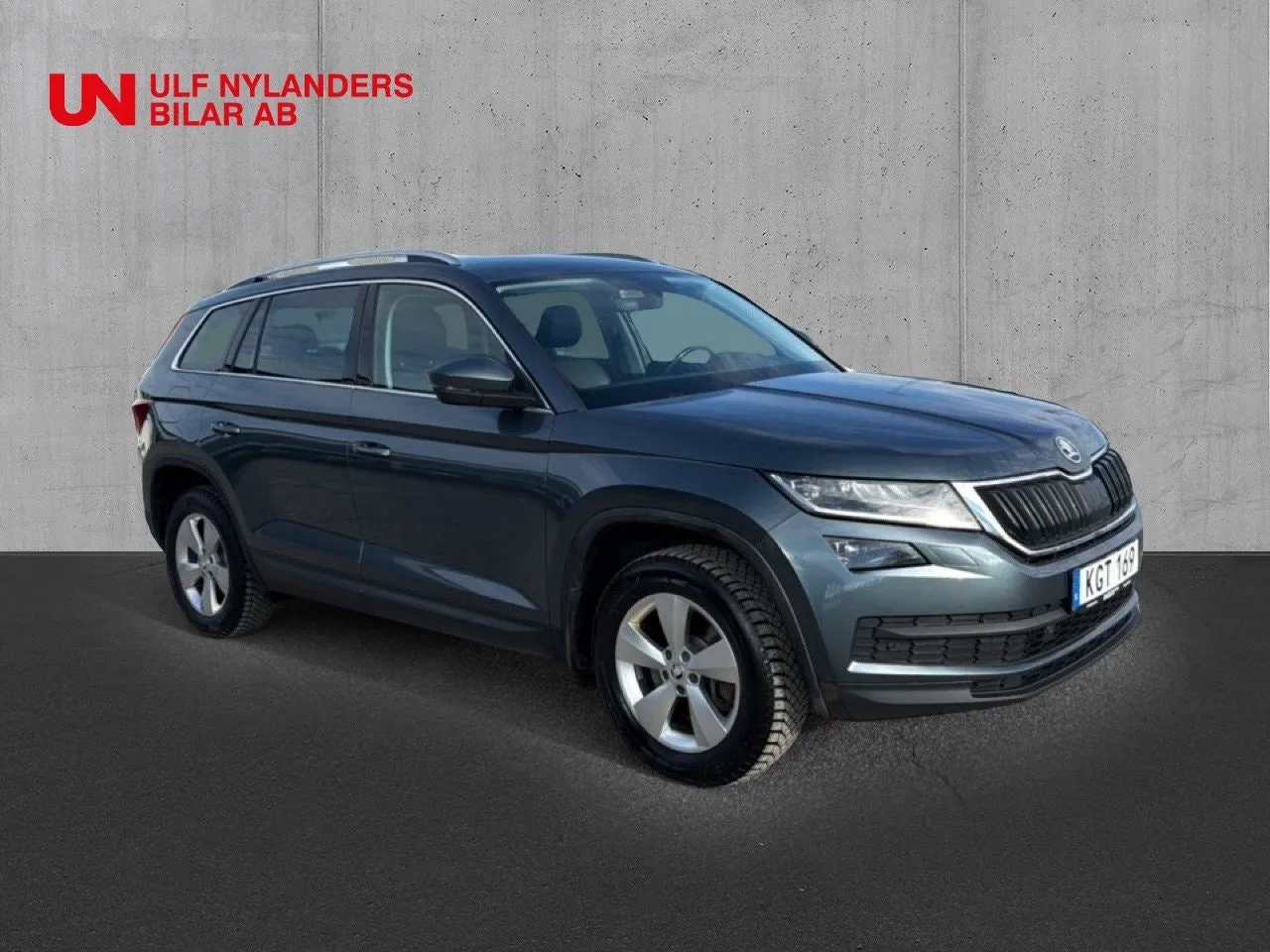 Vehicle image 4