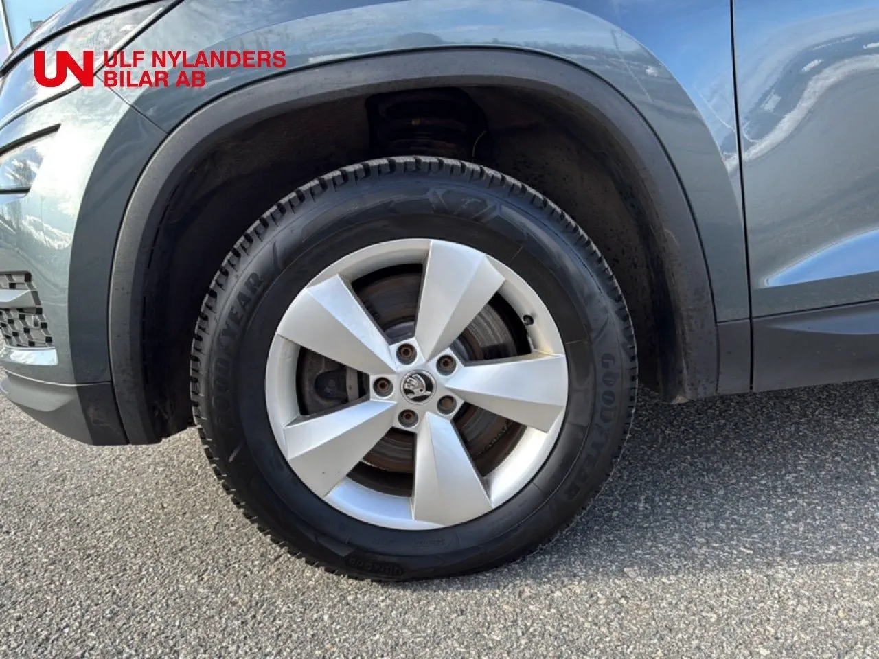 Vehicle image 14