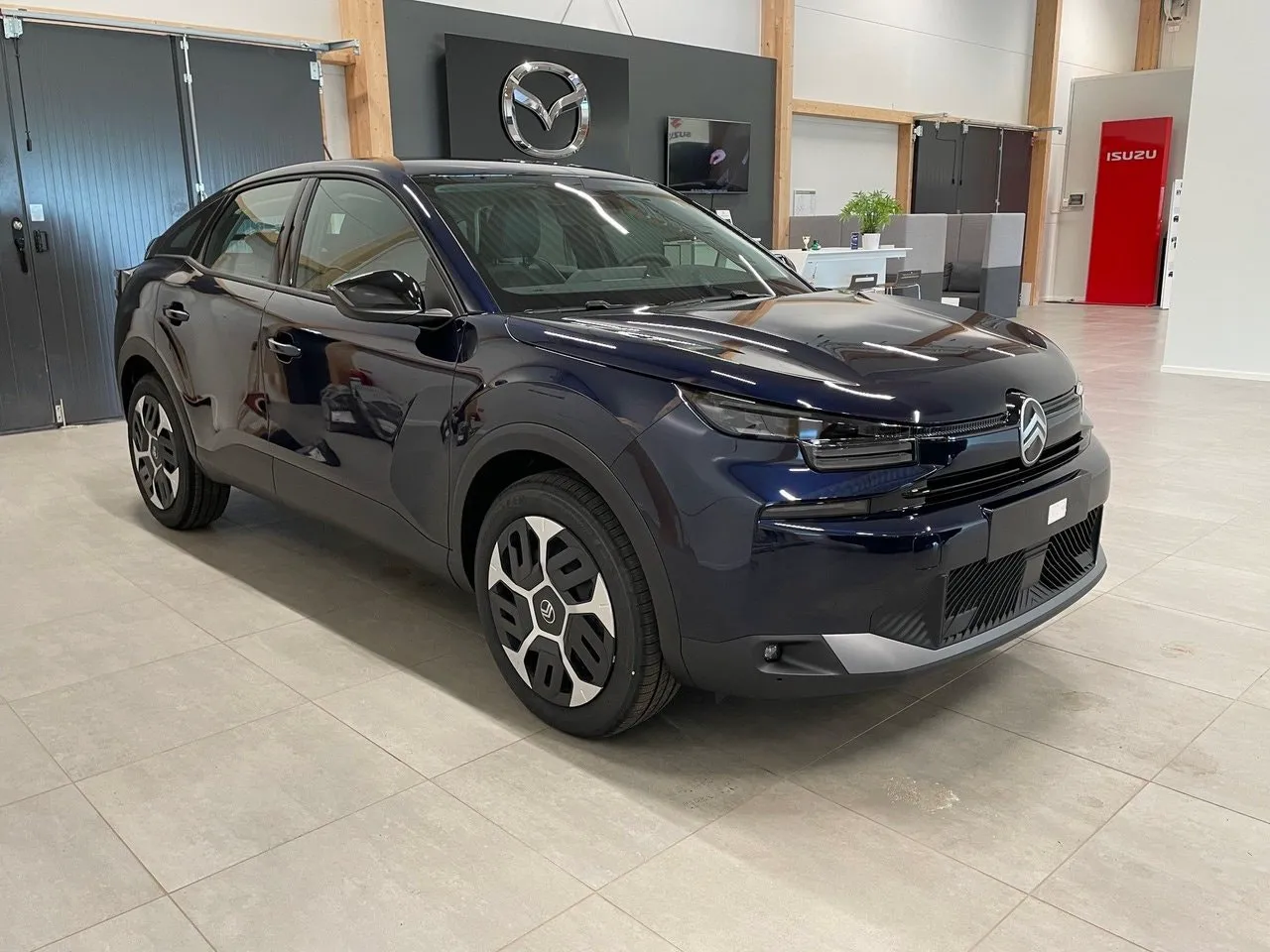 Vehicle image 3
