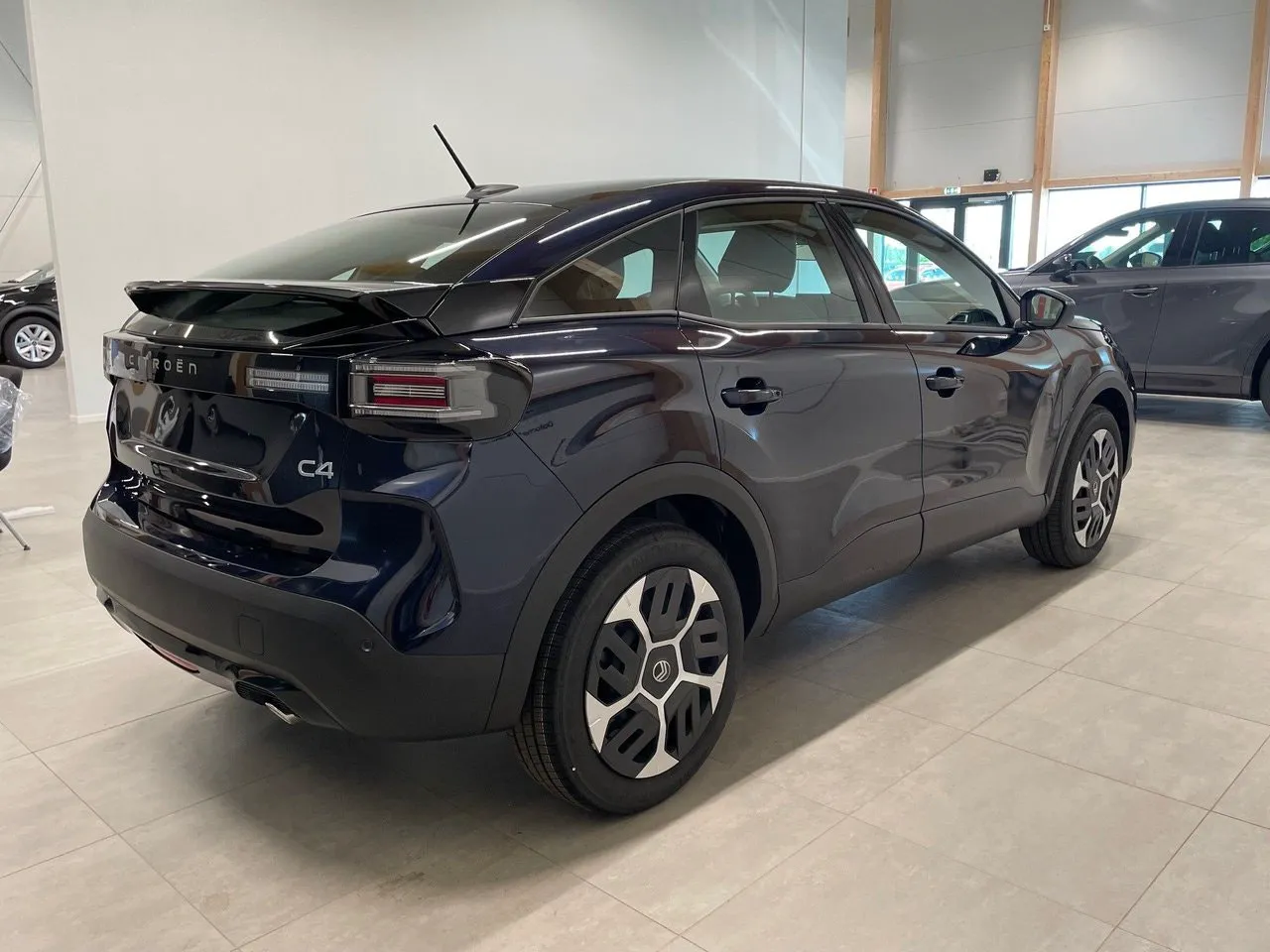 Vehicle image 4