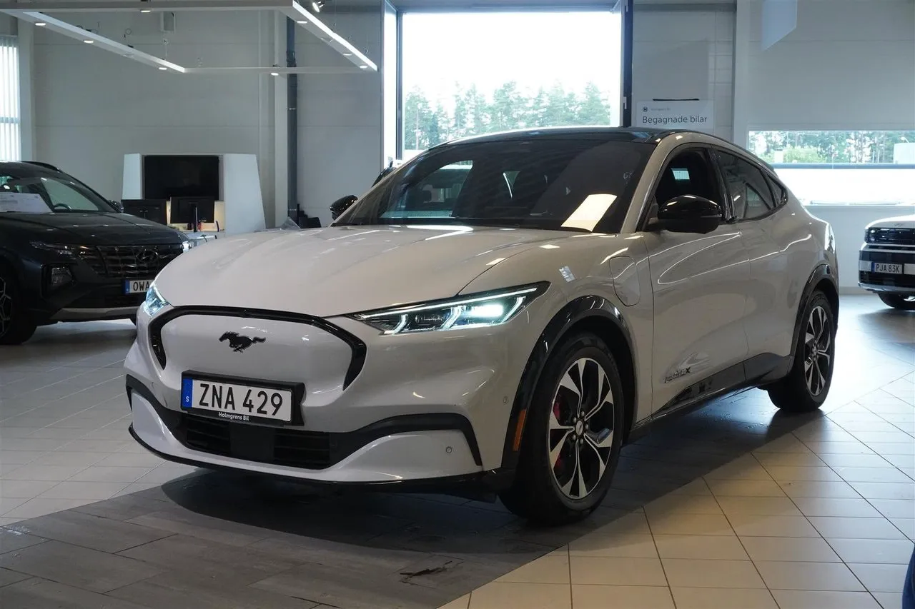 Vehicle image 1