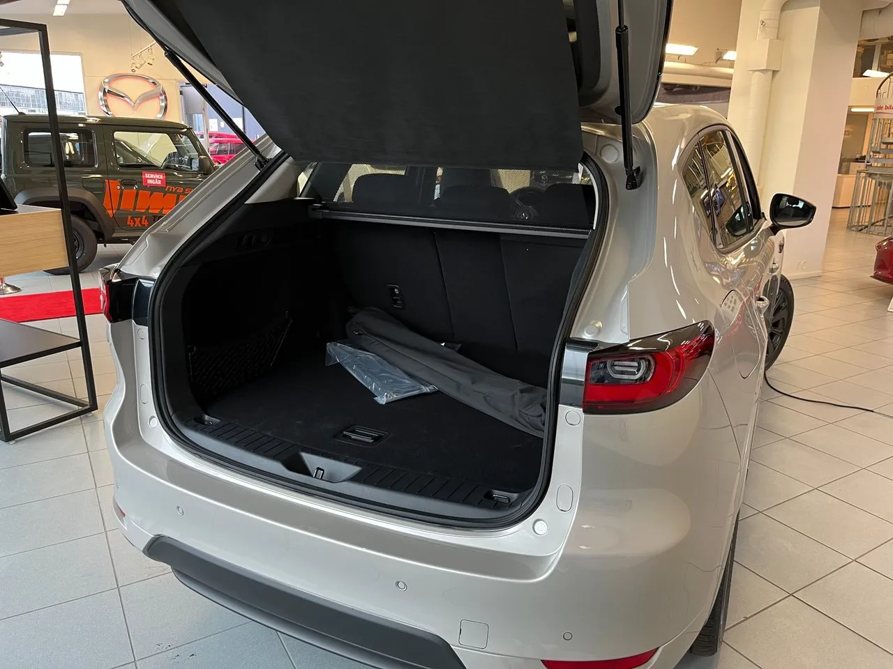 Vehicle image 4