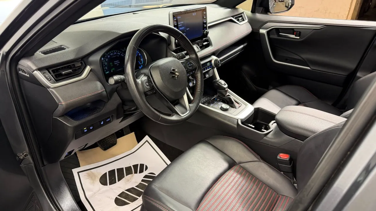 Vehicle image 9