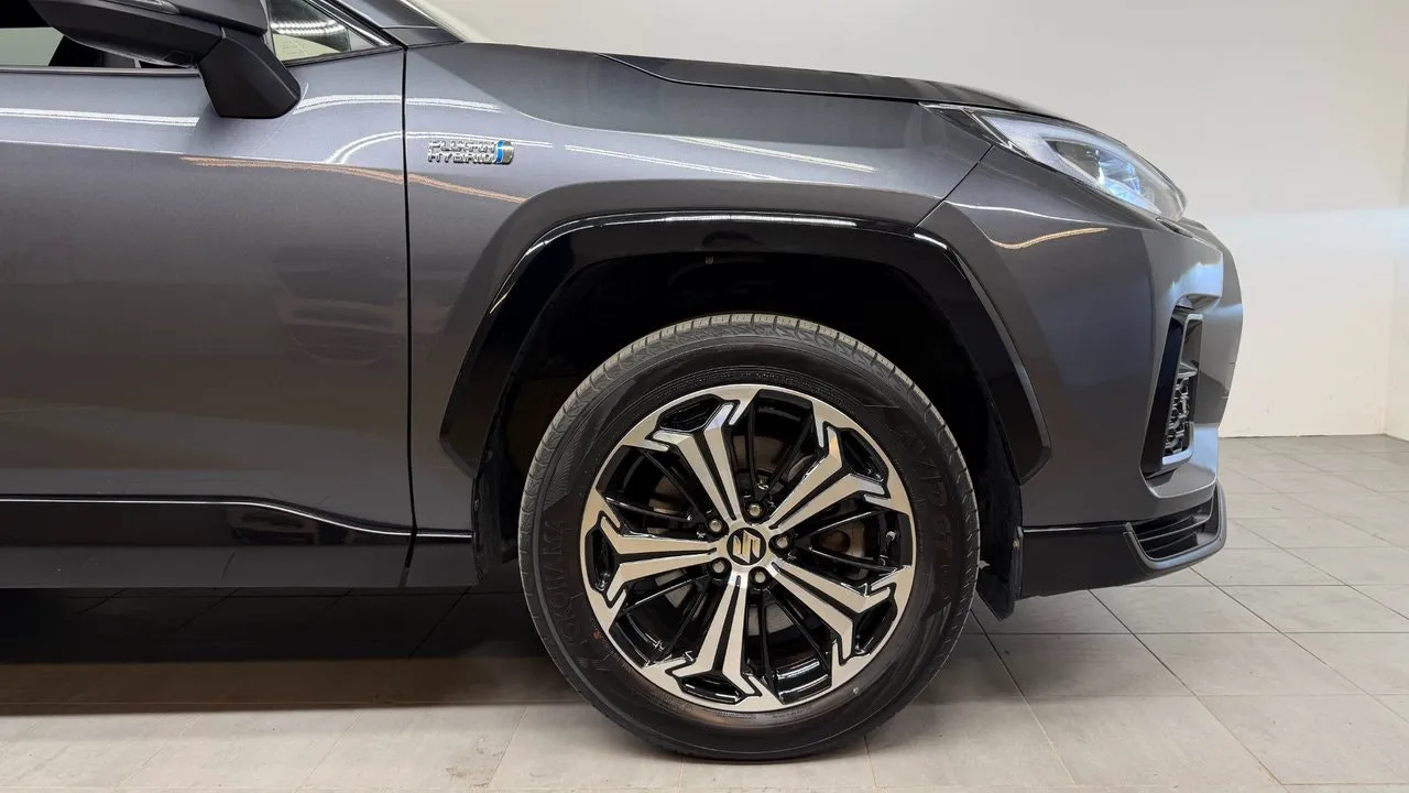 Vehicle image 16