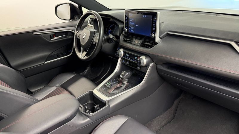 Suzuki Across bild 9