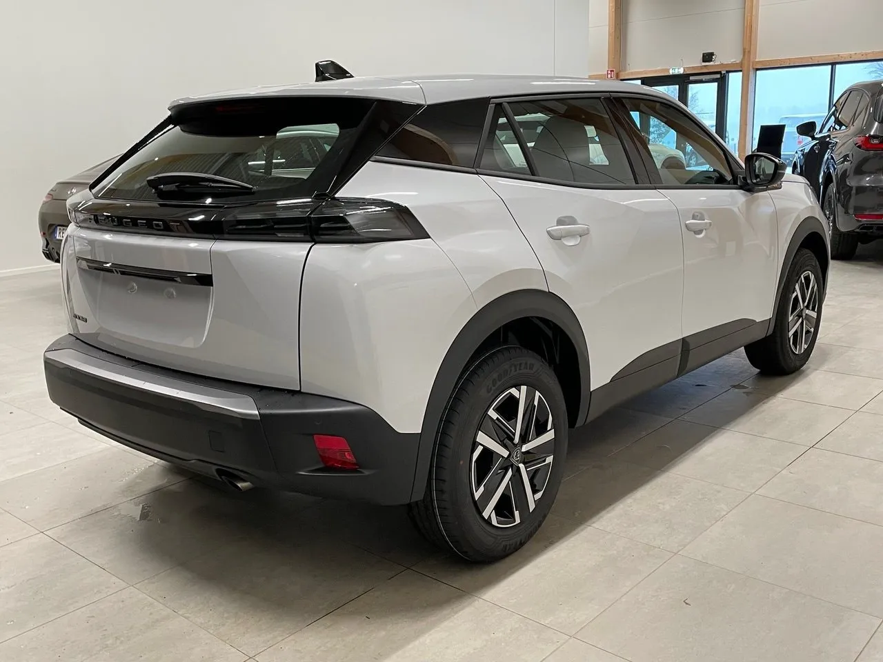 Vehicle image 3