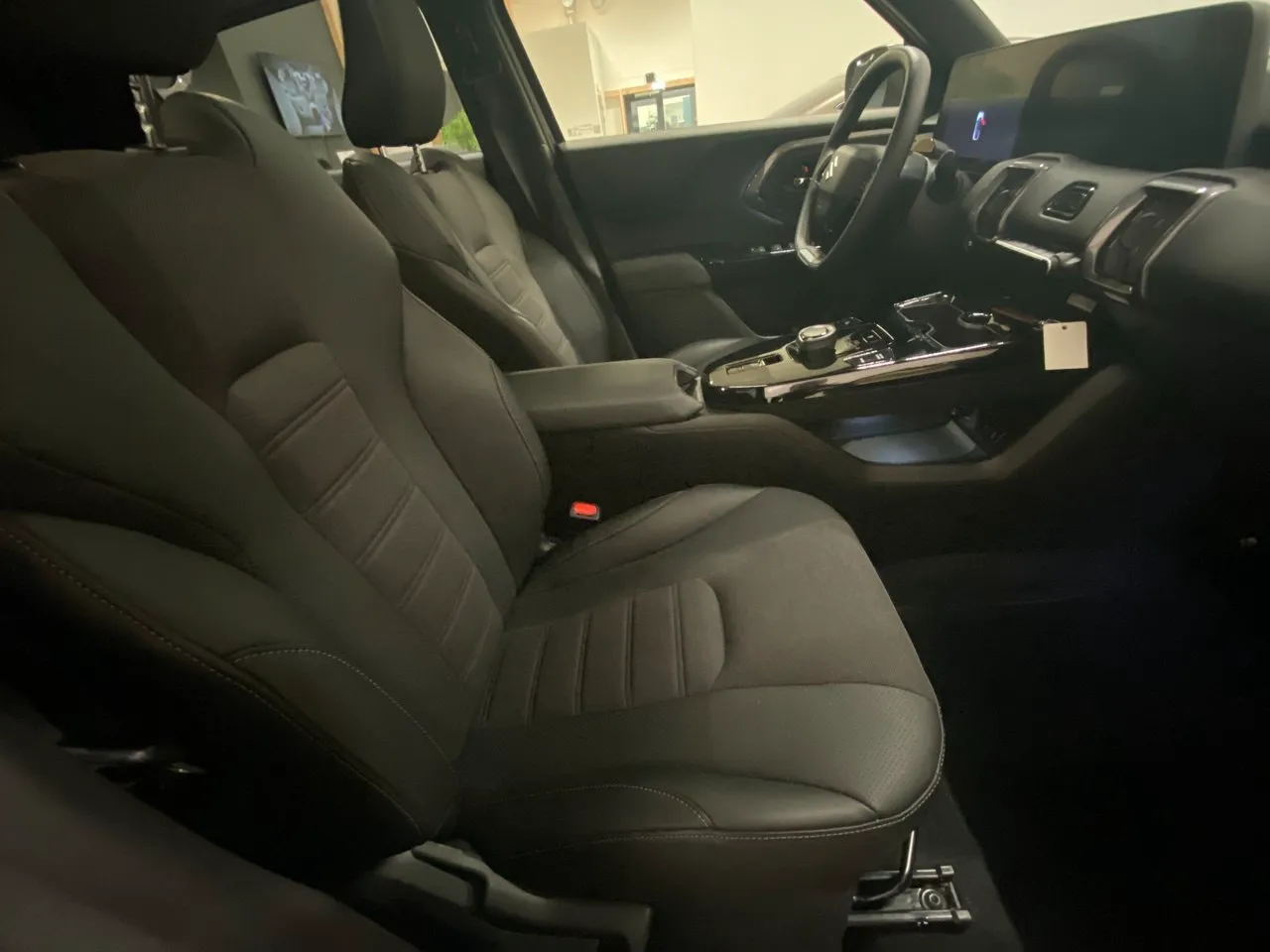 Vehicle image 18