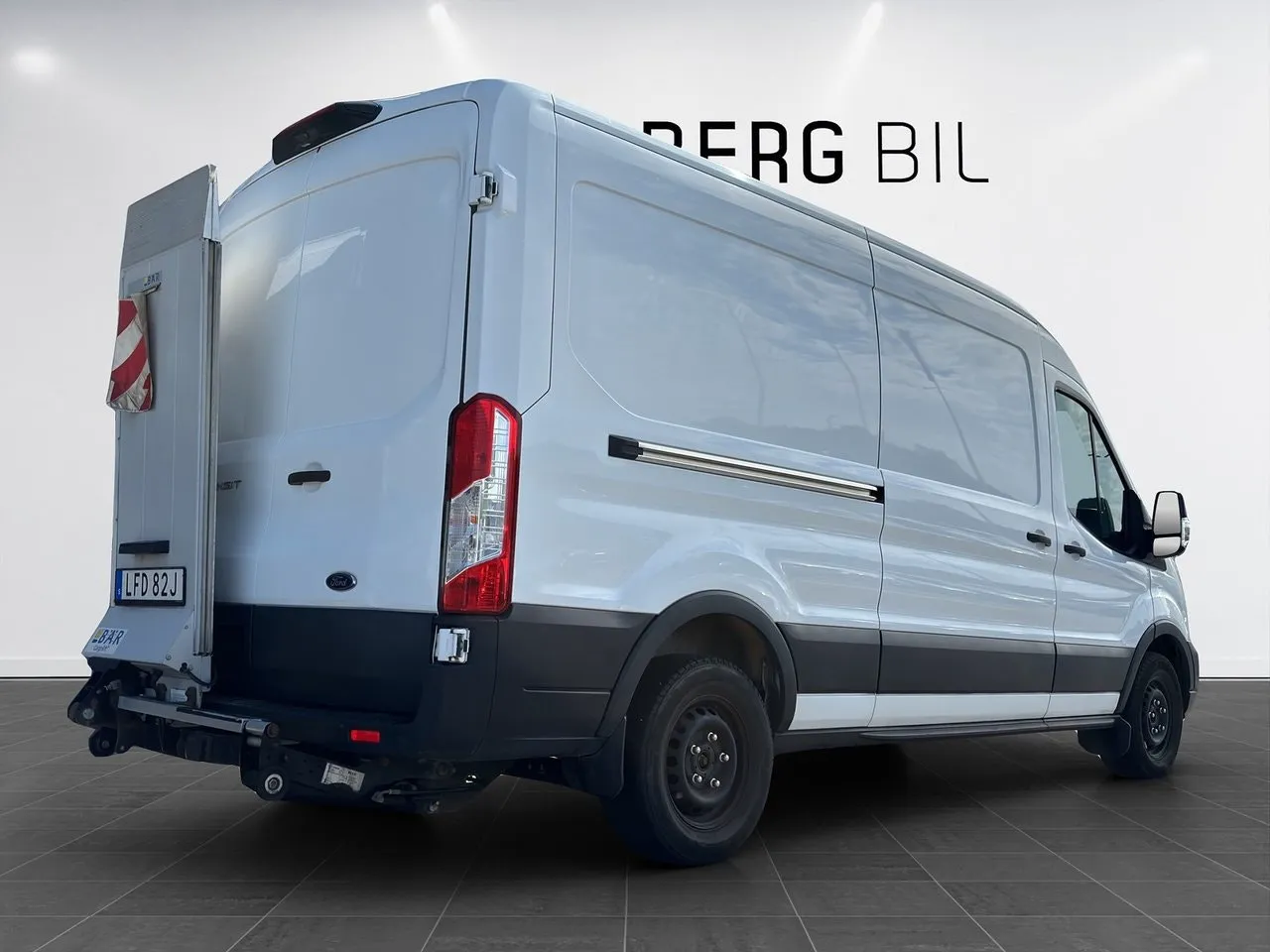 Vehicle image 5