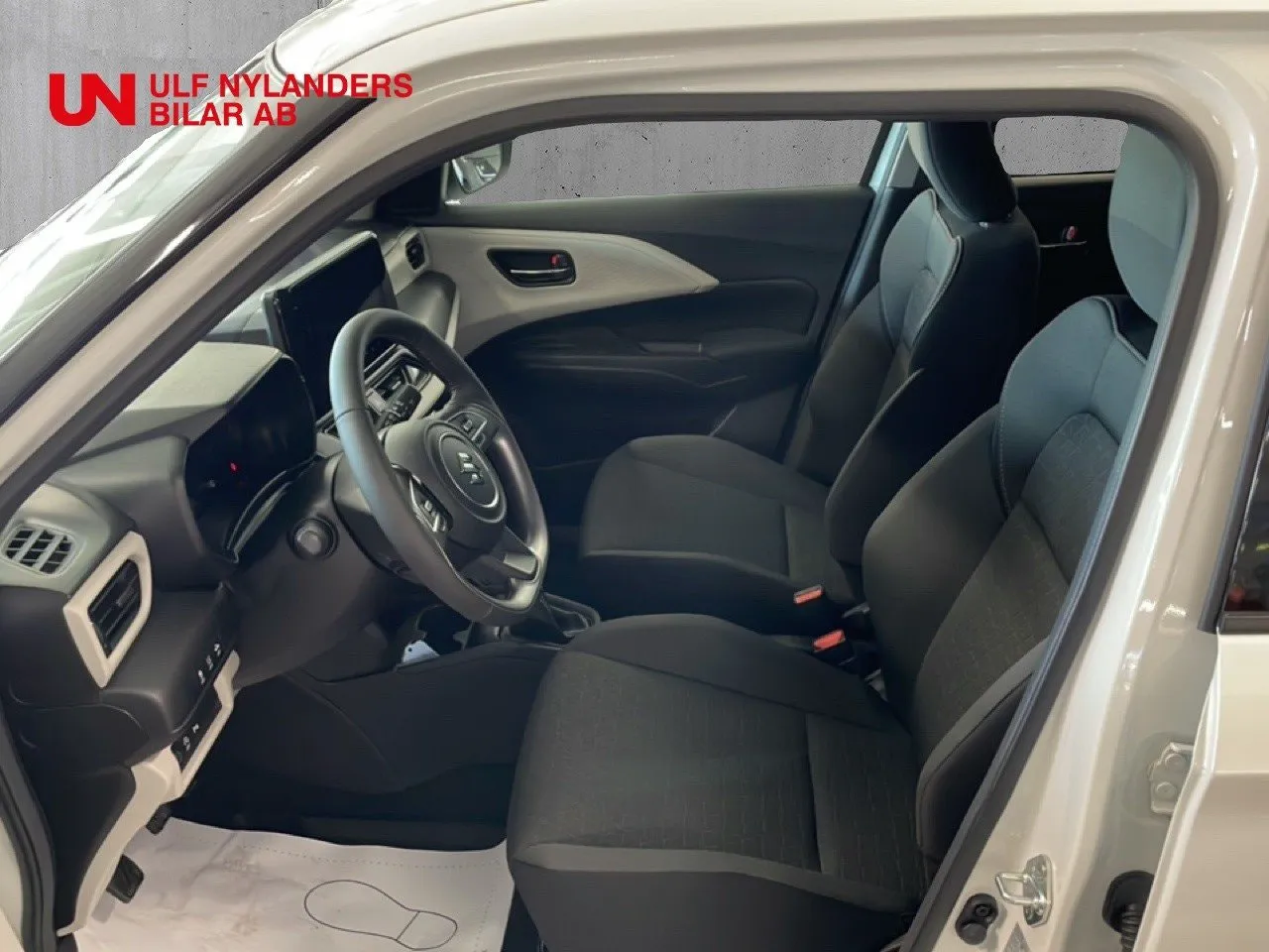 Vehicle image 7