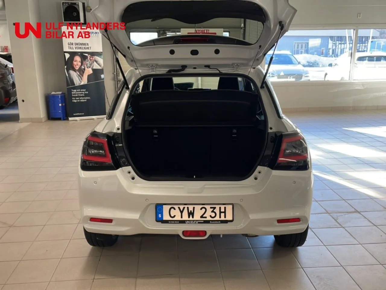 Vehicle image 6