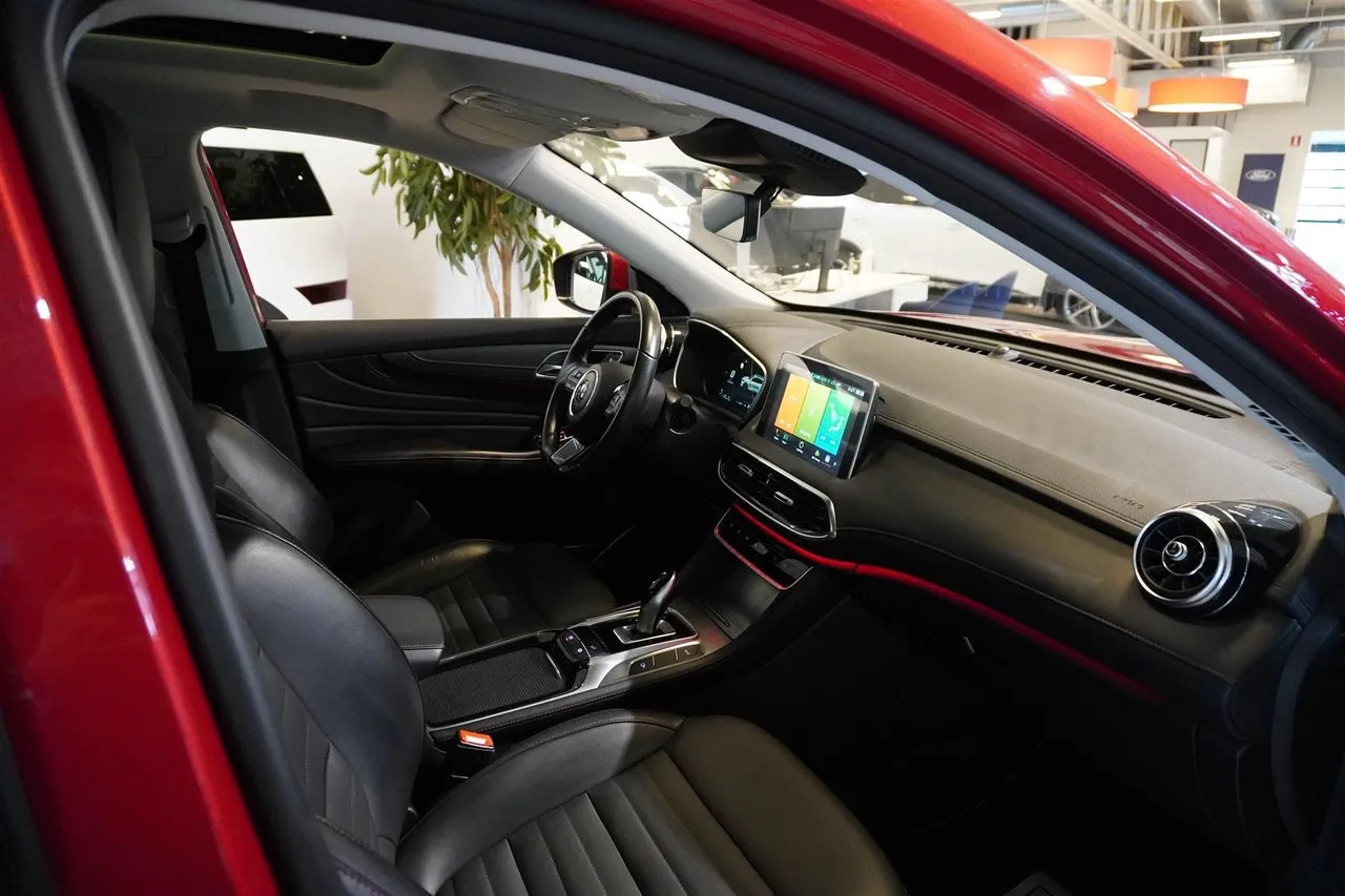 Vehicle image 15