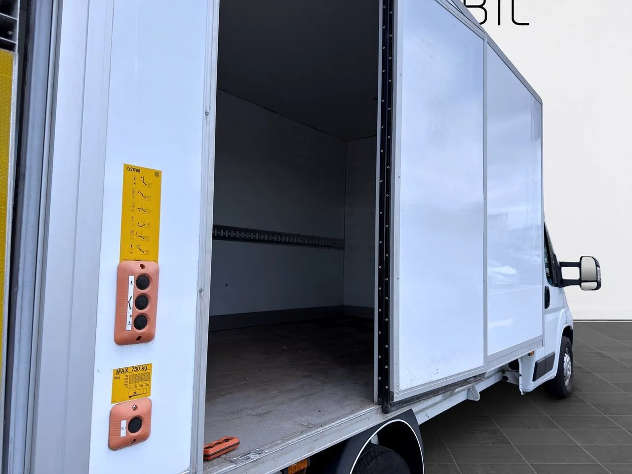Vehicle image 8