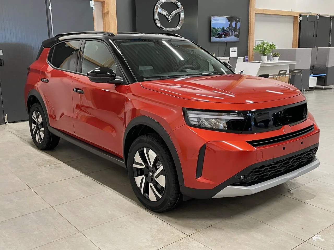 Vehicle image 4