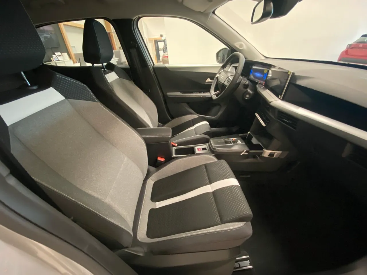 Vehicle image 14