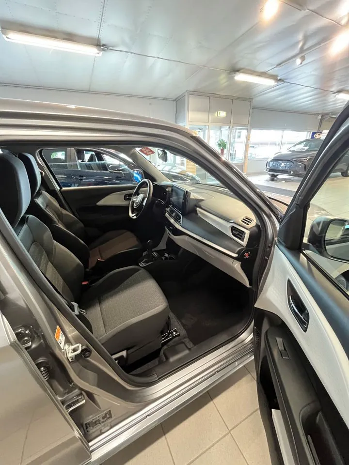 Vehicle image 7