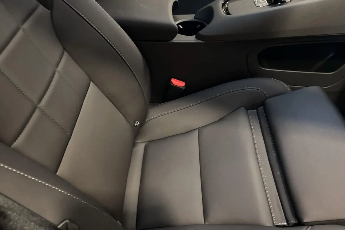 Vehicle image 33