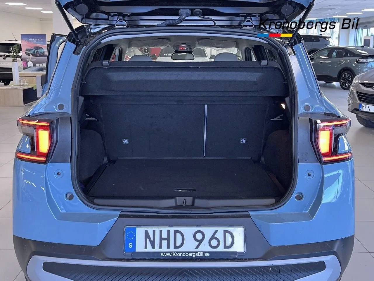 Vehicle image 13