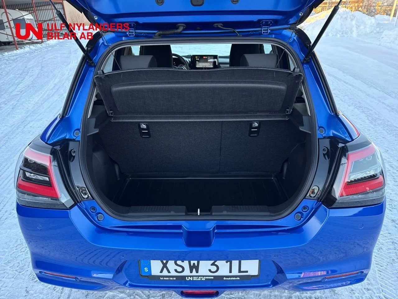 Vehicle image 6