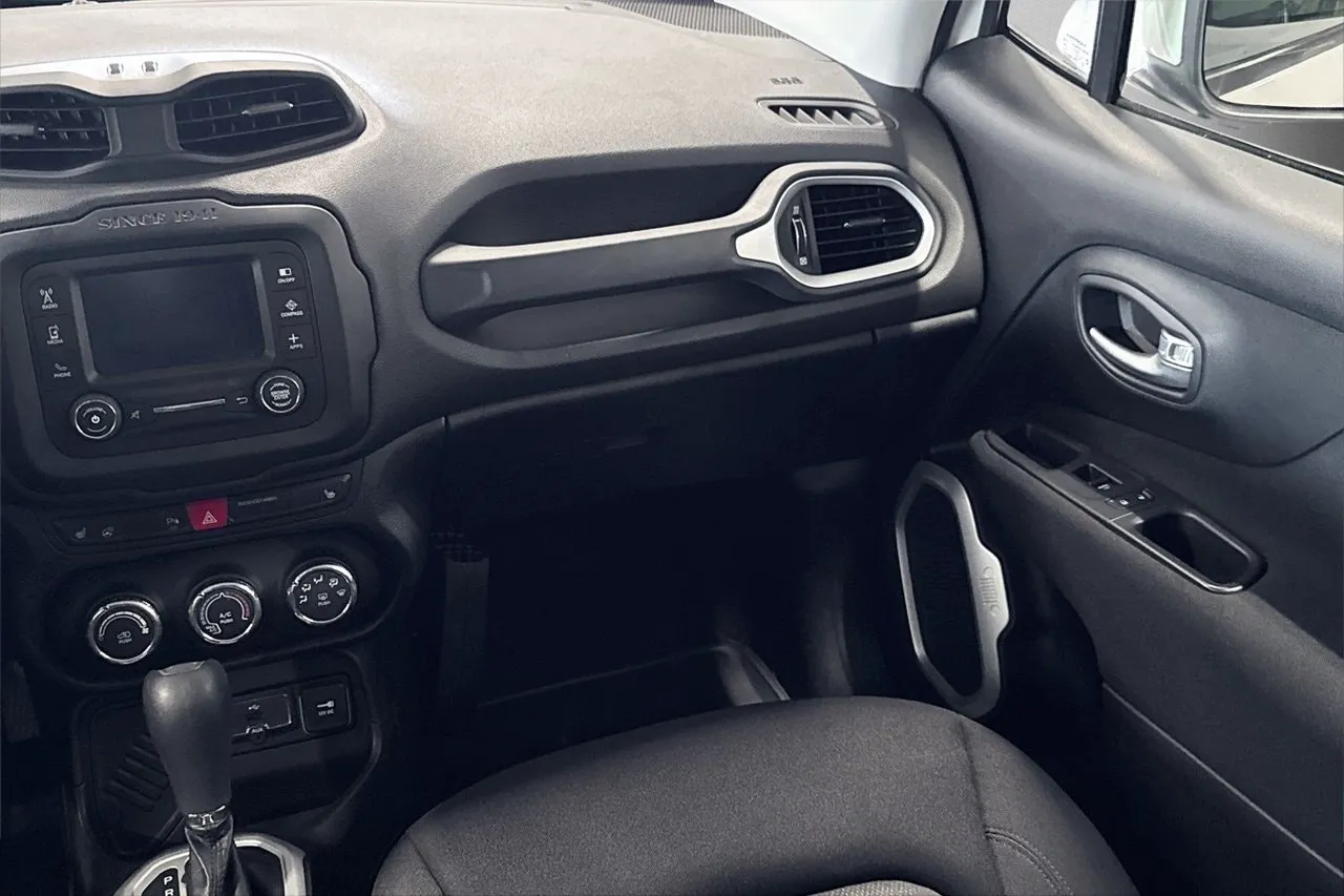Vehicle image 14