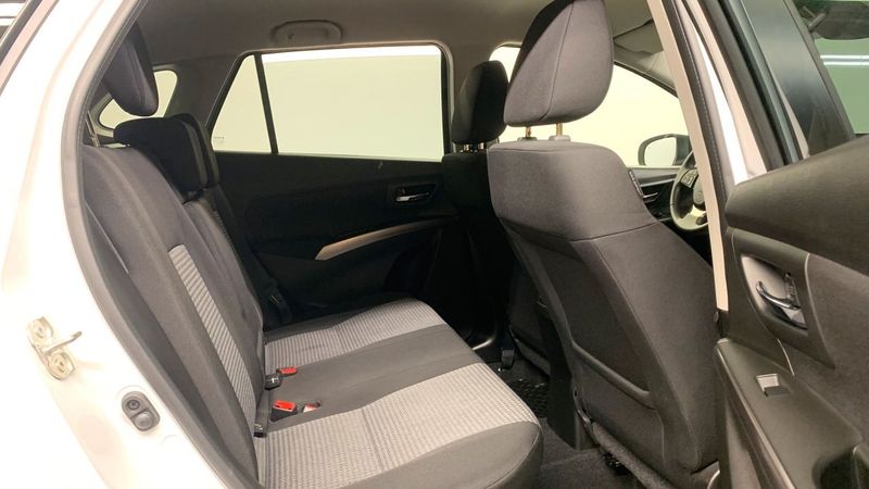 Suzuki S-CROSS bild 5