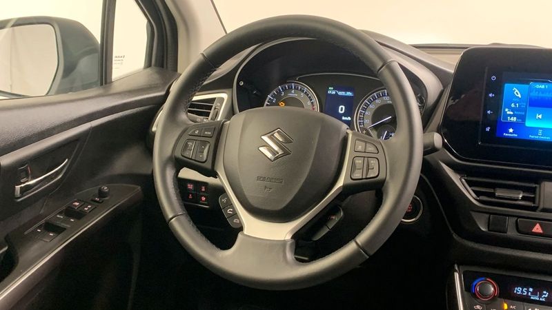 Suzuki S-CROSS bild 8
