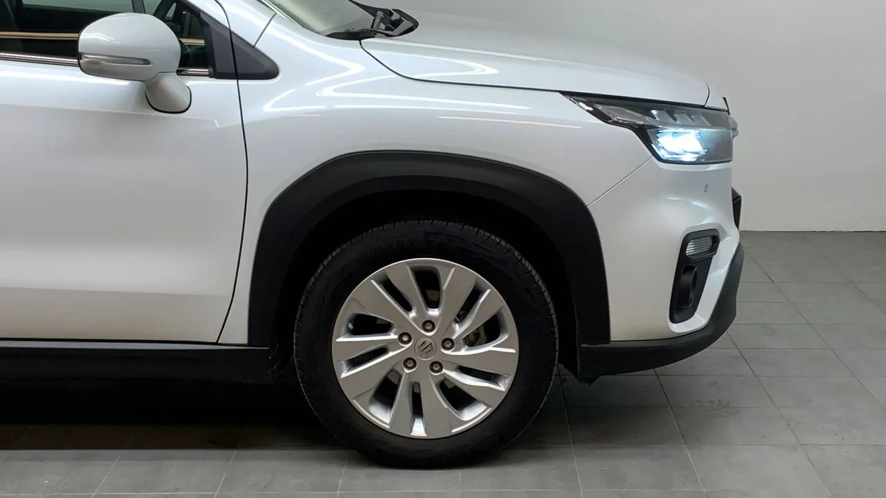 Vehicle image 15