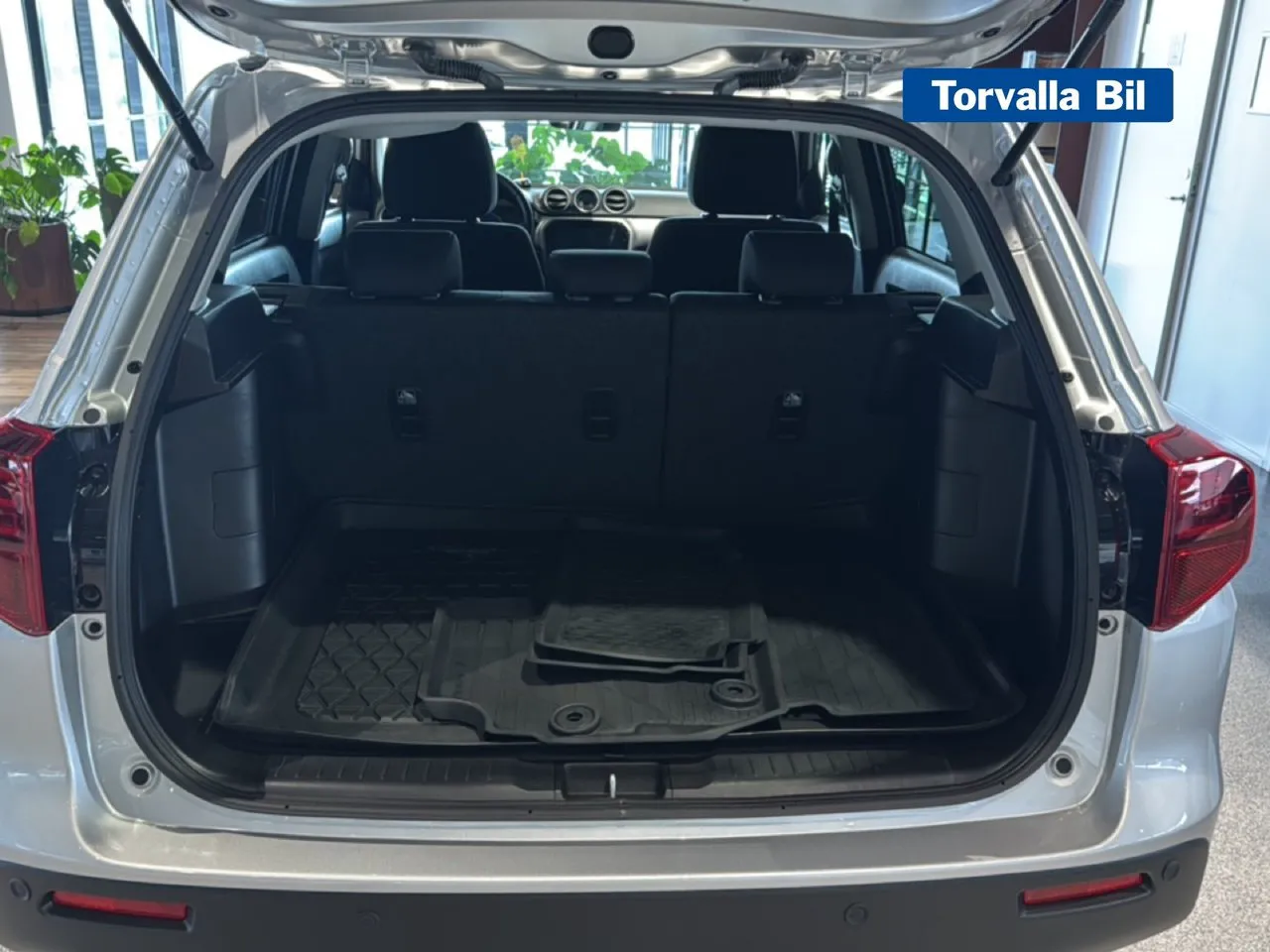 Vehicle image 14