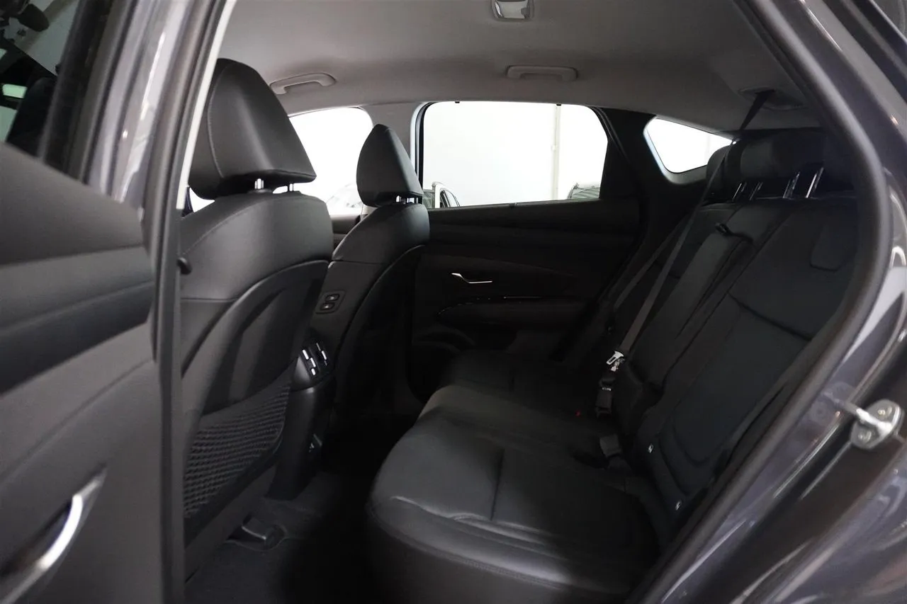 Vehicle image 15