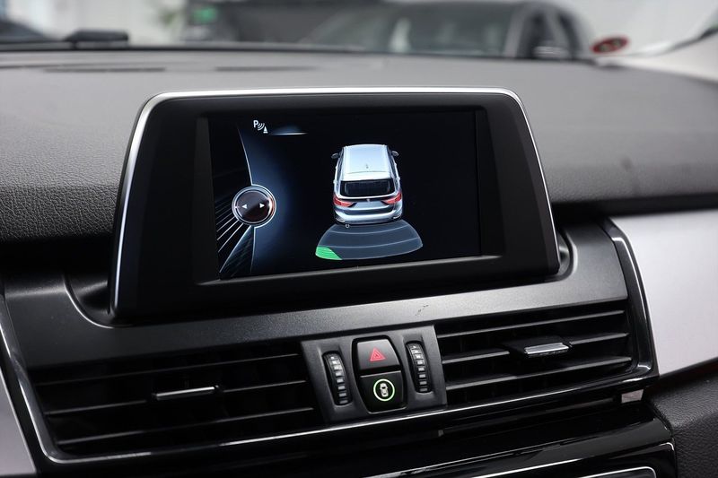 BMW 218 bild 22