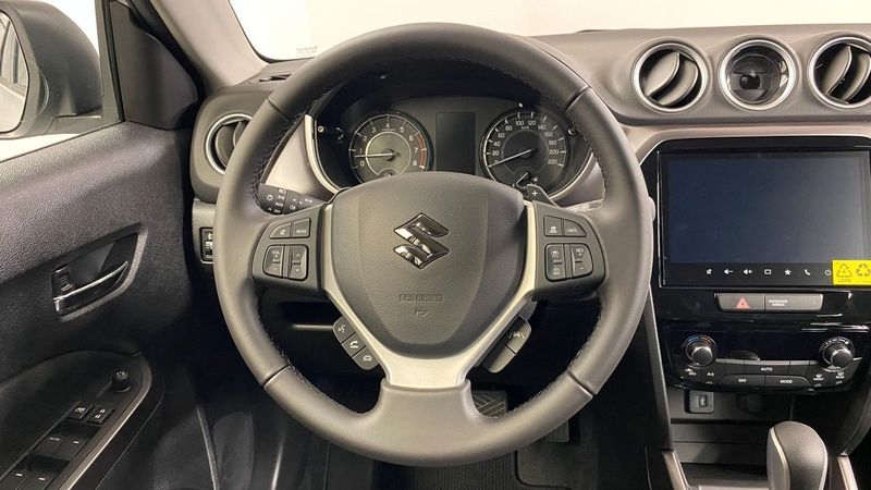 Suzuki Vitara bild 8