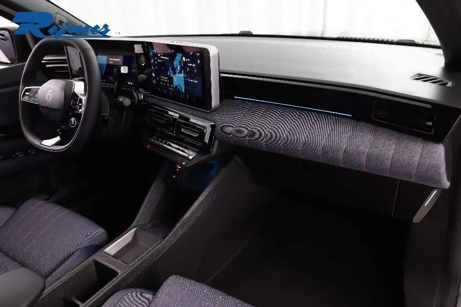 Vehicle image 25