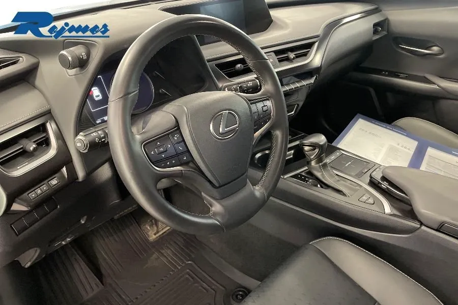Vehicle image 9