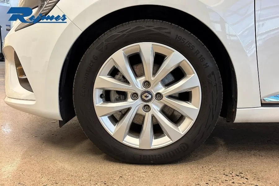 Vehicle image 18
