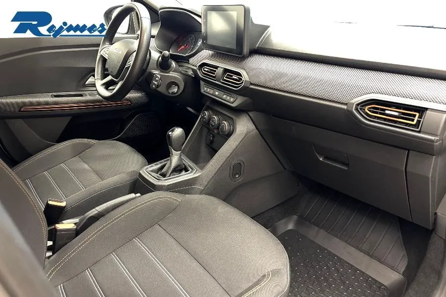 Vehicle image 8