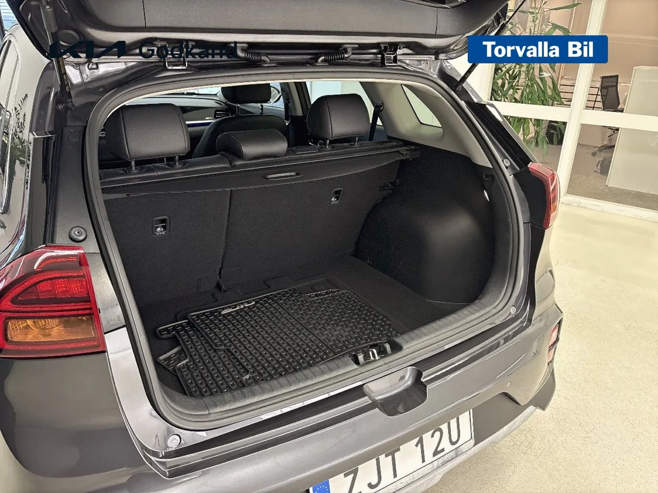 Vehicle image 14