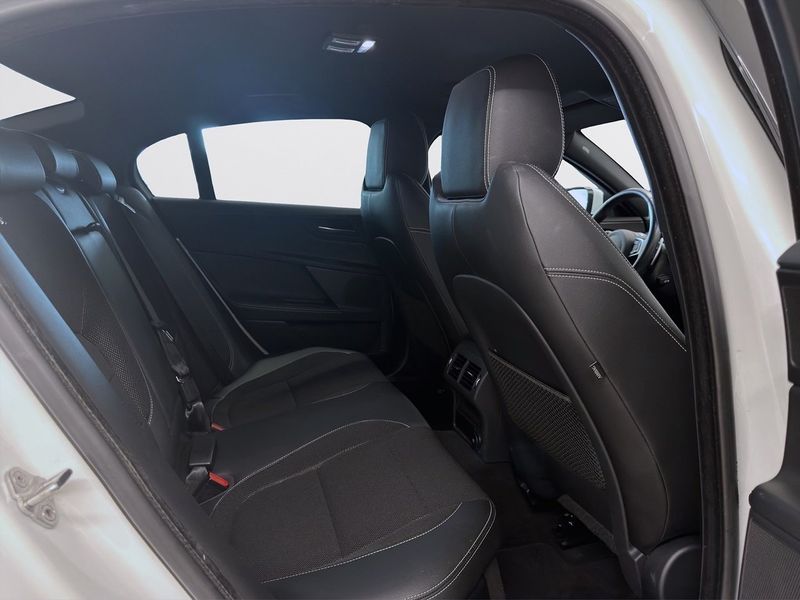 Jaguar XE bild 8