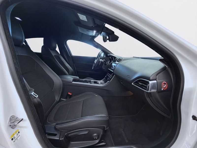 Jaguar XE bild 10