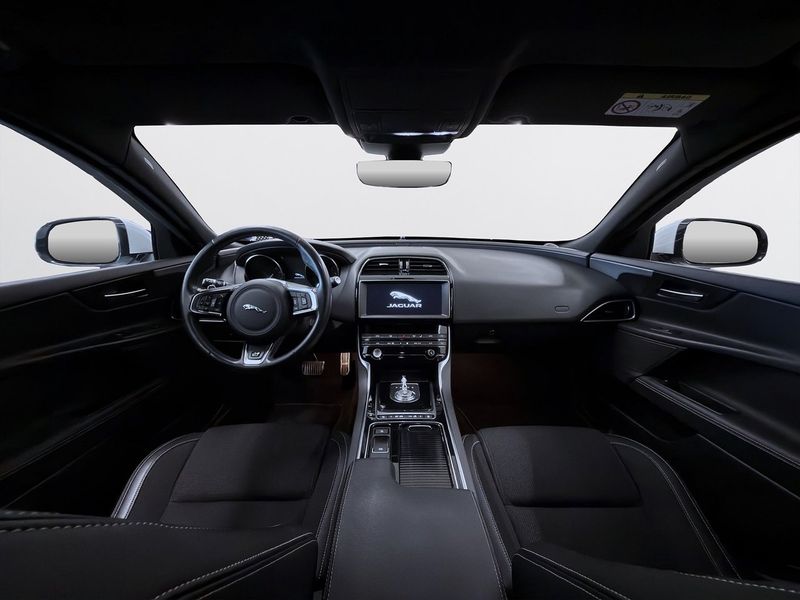 Jaguar XE bild 9