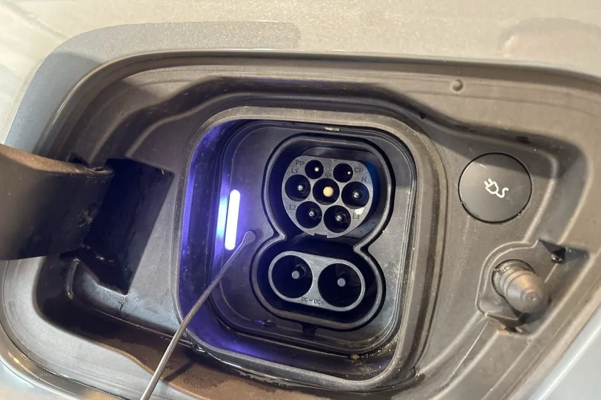 Vehicle image 14
