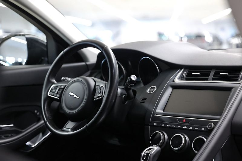 Jaguar E-Pace bild 15
