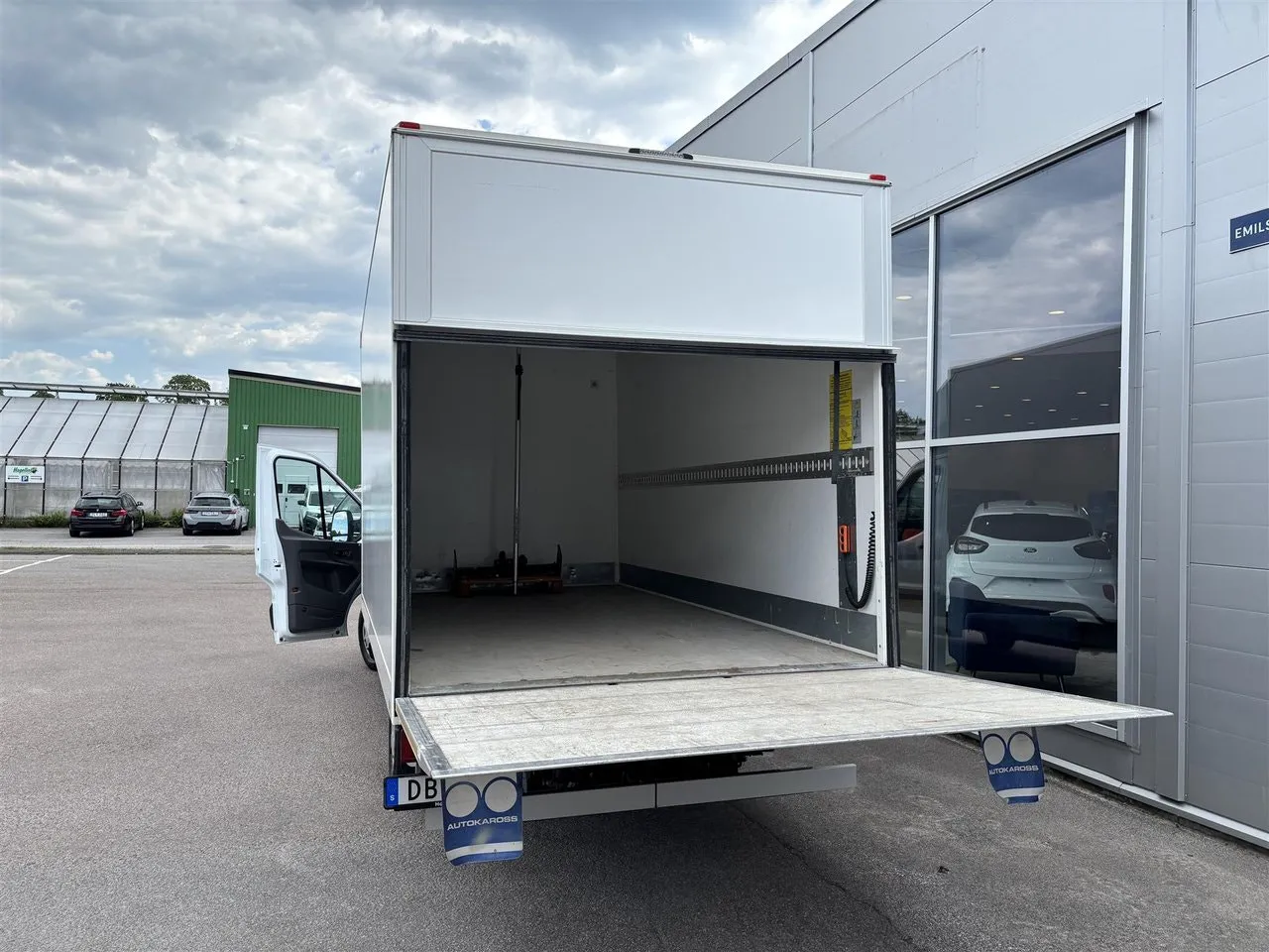 Vehicle image 15