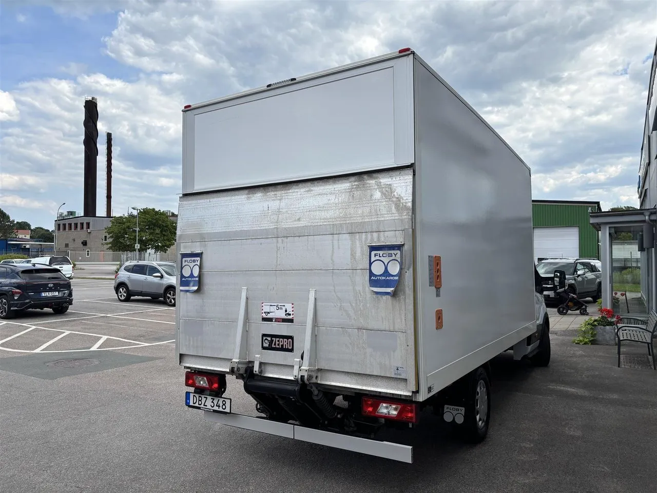 Vehicle image 13