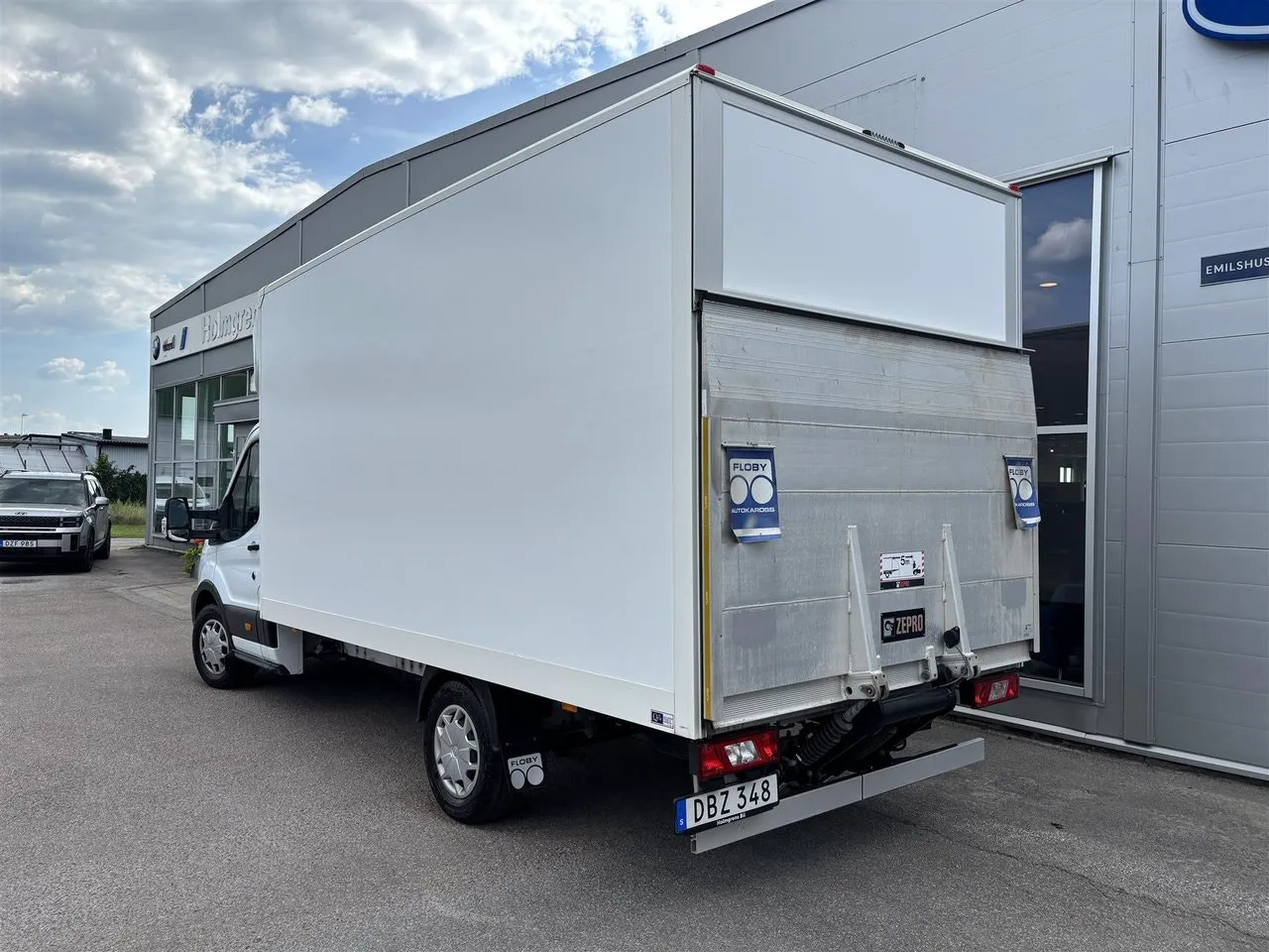 Vehicle image 3