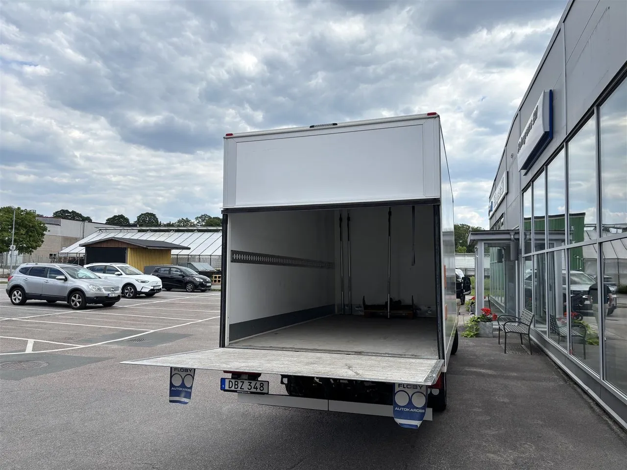 Vehicle image 14