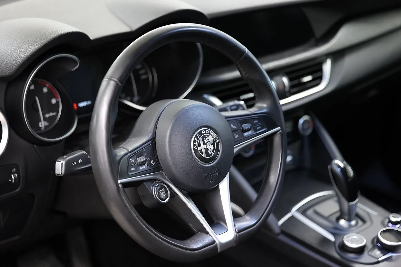 Vehicle image 14