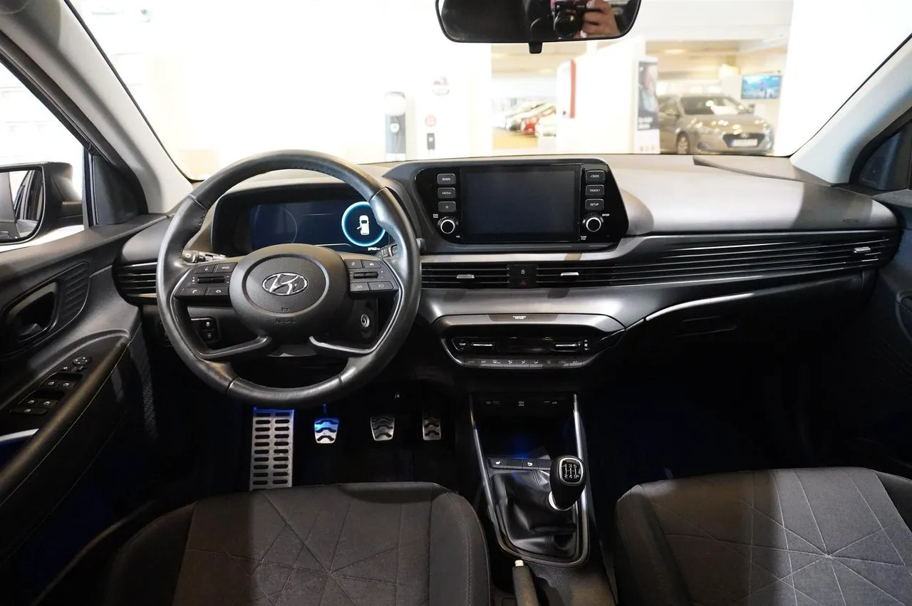 Vehicle image 9